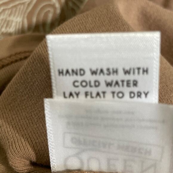 Daydreamer · Small · Queen 75 Tour · Rock-N-Roll Graphic Tank · Cotton · Taupe - Picture 8 of 8